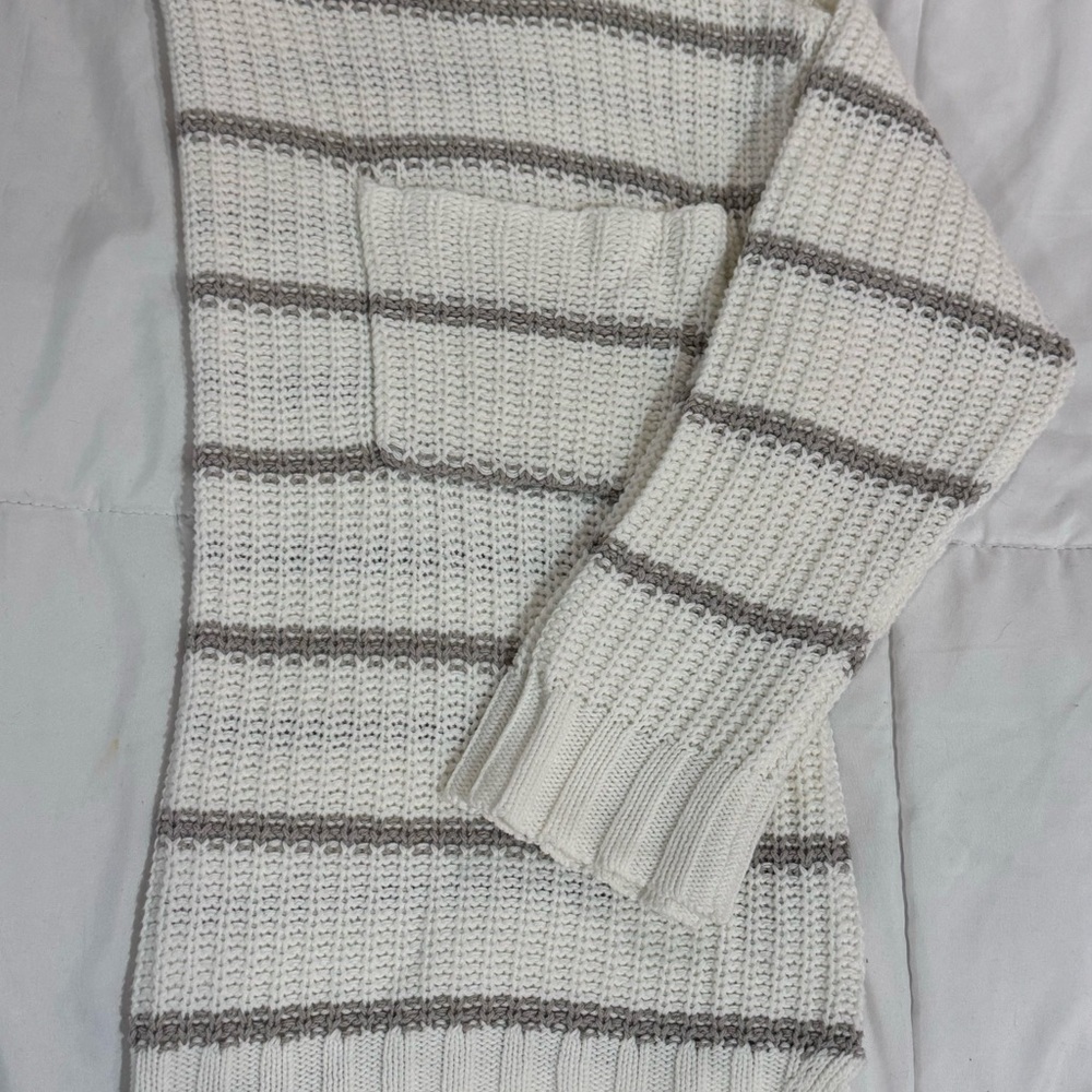AE sweater
